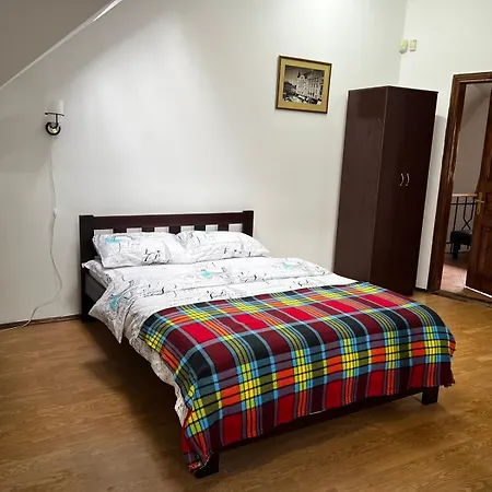Hostel старий дворик,кімнати 10 хв від жд вокзалу, корпус 3 Lvov