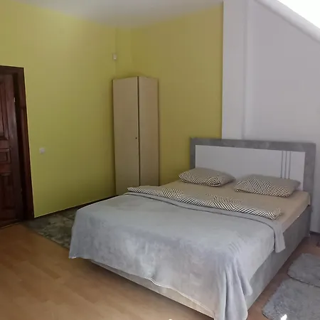 Hostel старий дворик,кімнати 10 хв від жд вокзалу, корпус 3 *