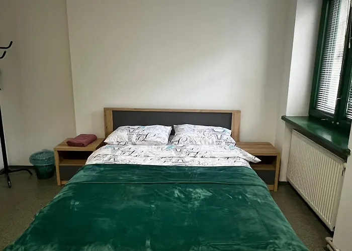 кімнати 10 хв від жд вокзалу, корпус 3 Hostal Leópolis